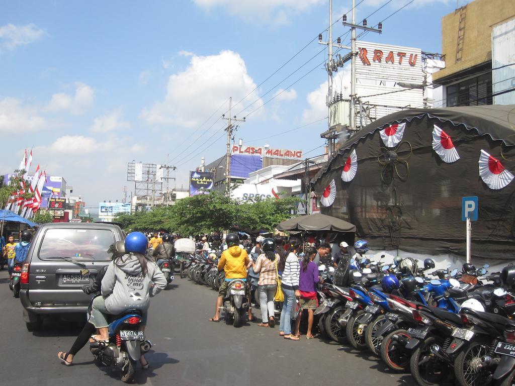 Hotel Tosari Malang Buitenkant foto