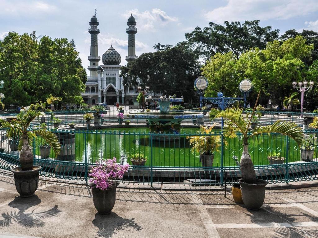 Hotel Tosari Malang Buitenkant foto