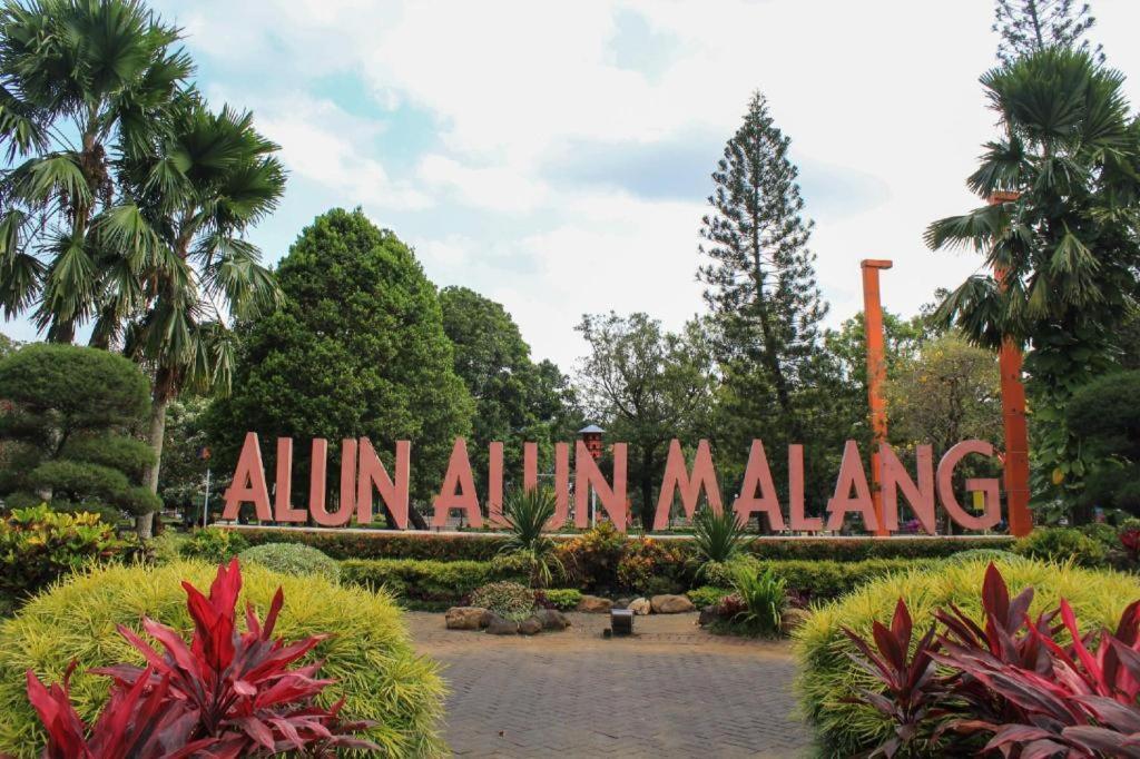 Hotel Tosari Malang Buitenkant foto